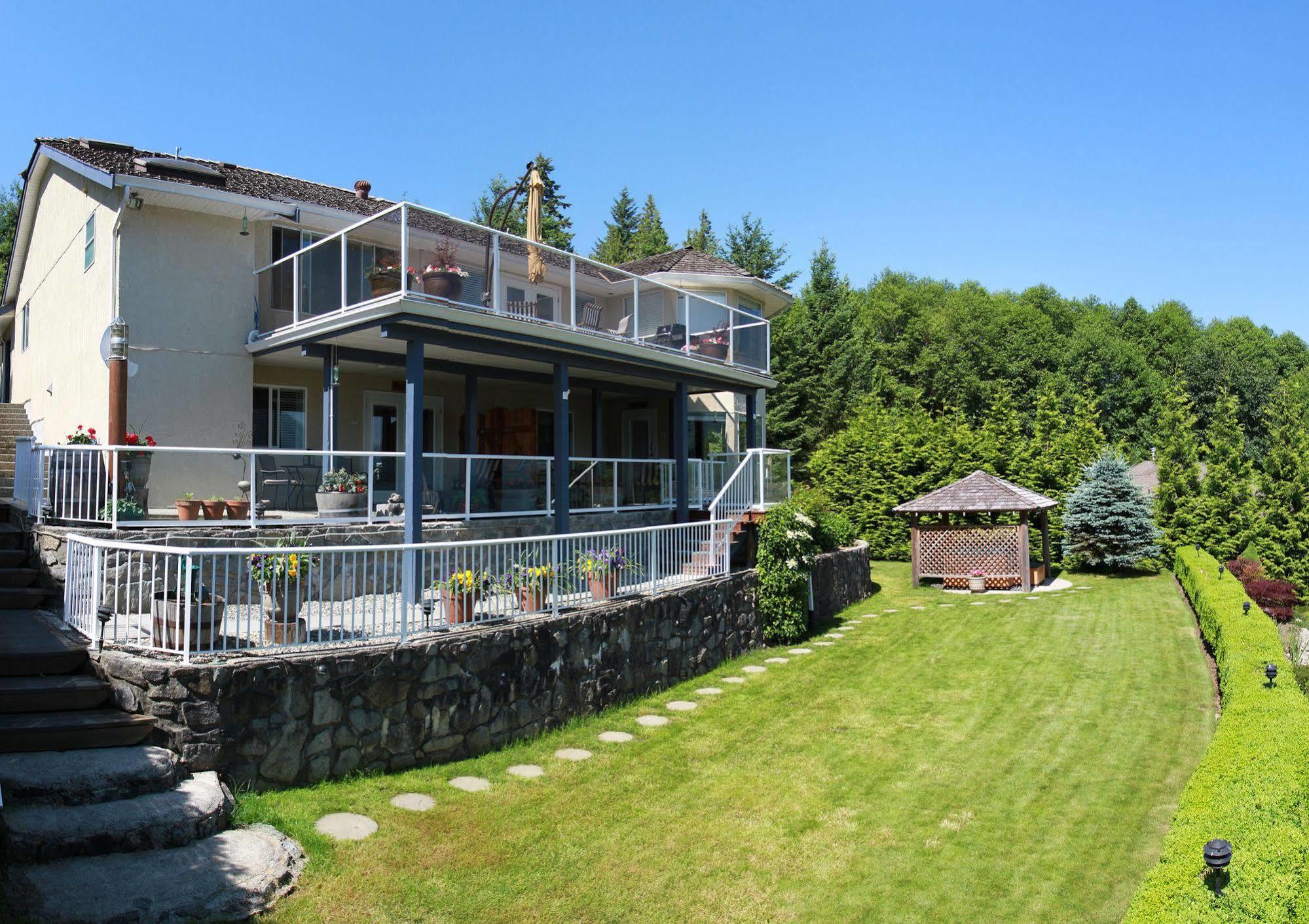 At The Shore Bed And Breakfast Sechelt Ngoại thất bức ảnh